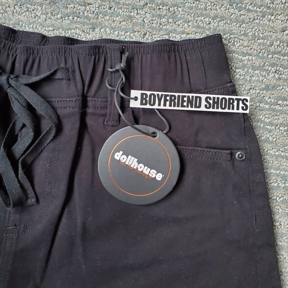 Dollhouse Dylan Pull On Boyfriend Shorts - Picture 2 of 5